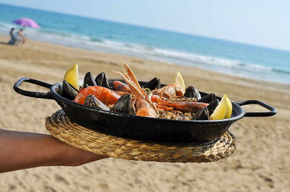 Paella op het strand