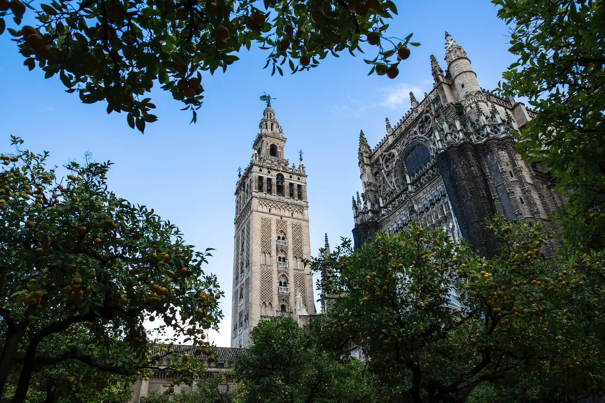 Bezoek ook de Giralda toren in Sevilla